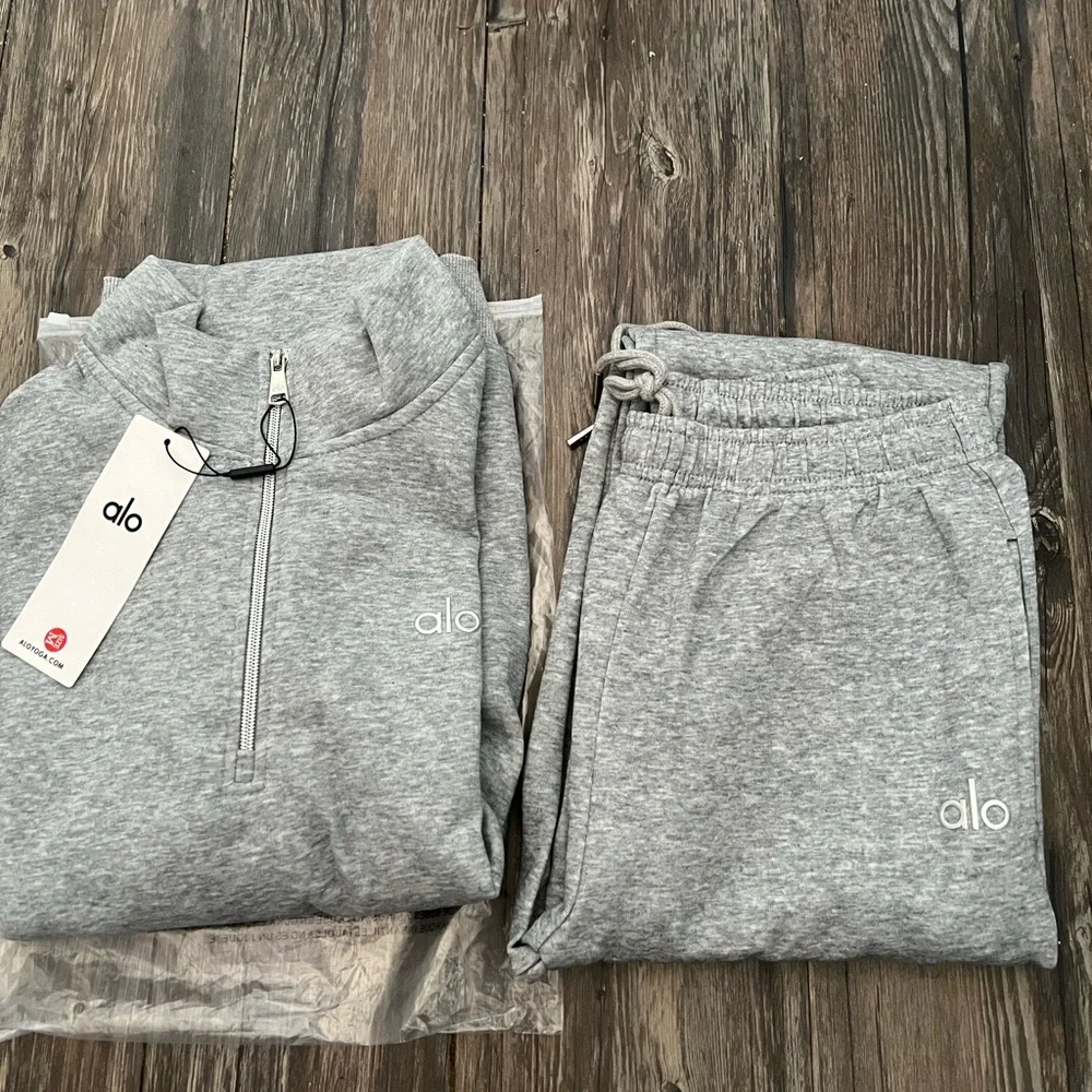 Alo Yoga Gray Men’s Quarter Zip Set Size Medium